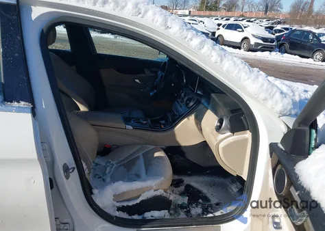 2018 Mercedes-Benz C 300 4Matic из США, поврежденный, VIN 55SWF4KB8JU257228